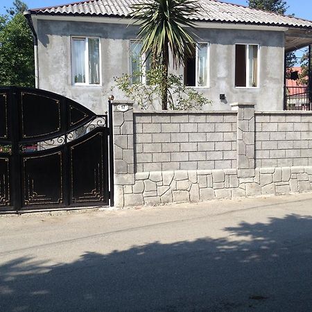 Guest House Maxim Makhinjauri Ngoại thất bức ảnh