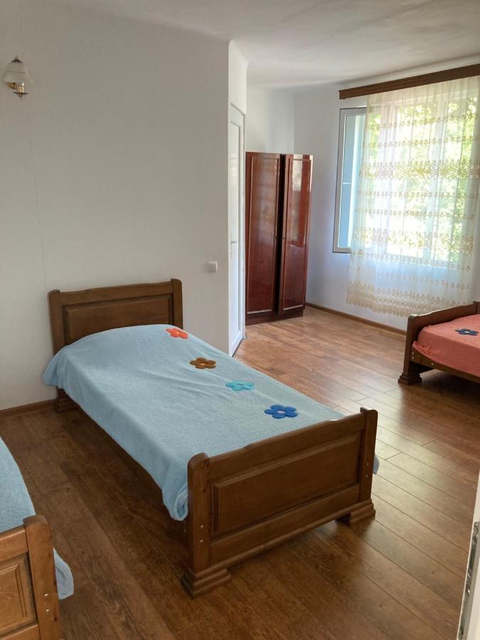 Guest House Maxim Makhinjauri Ngoại thất bức ảnh