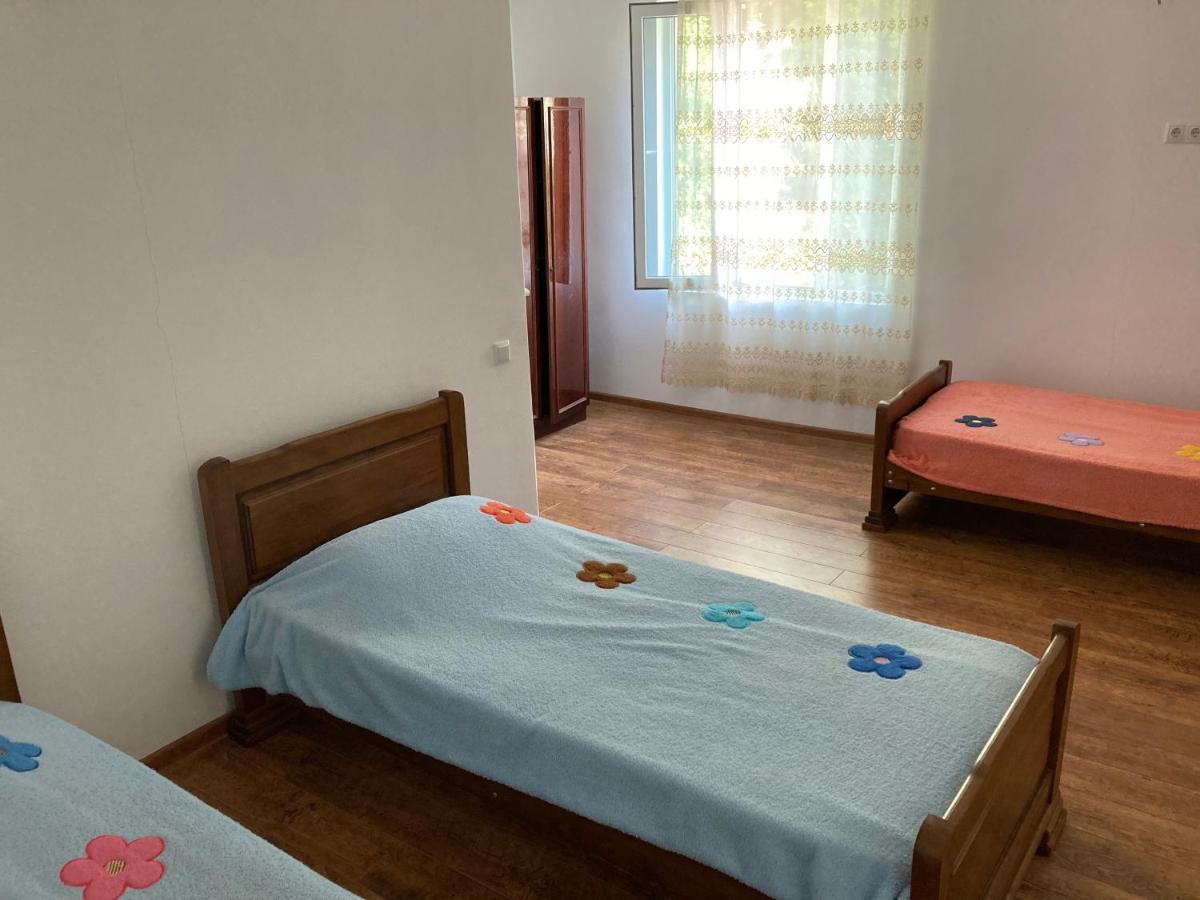 Guest House Maxim Makhinjauri Ngoại thất bức ảnh