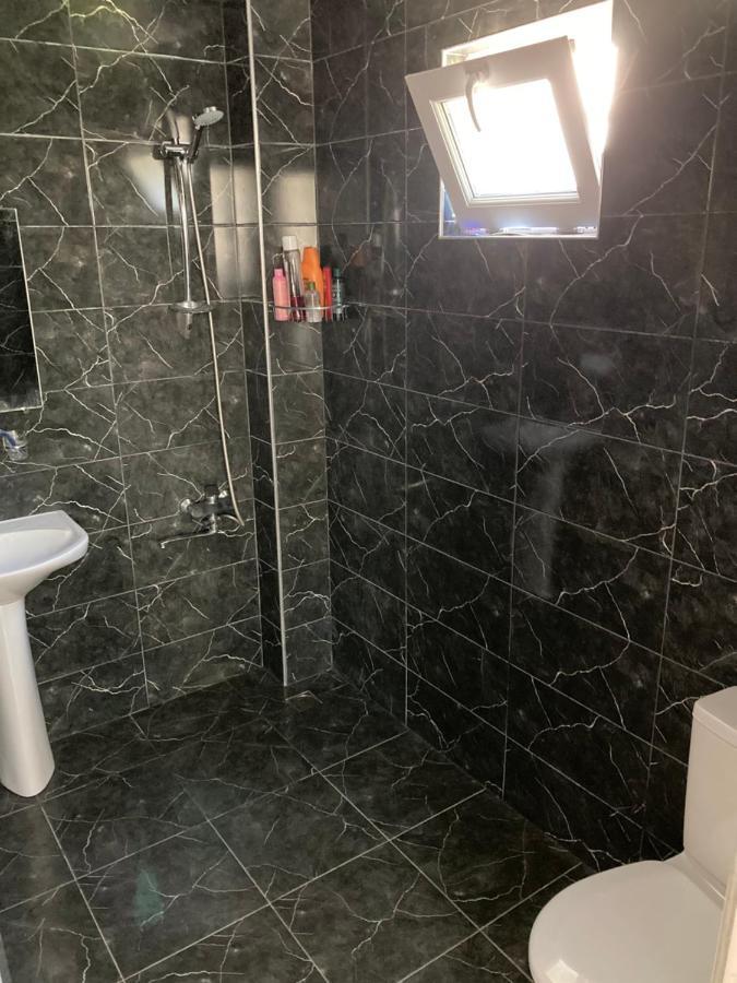 Guest House Maxim Makhinjauri Ngoại thất bức ảnh