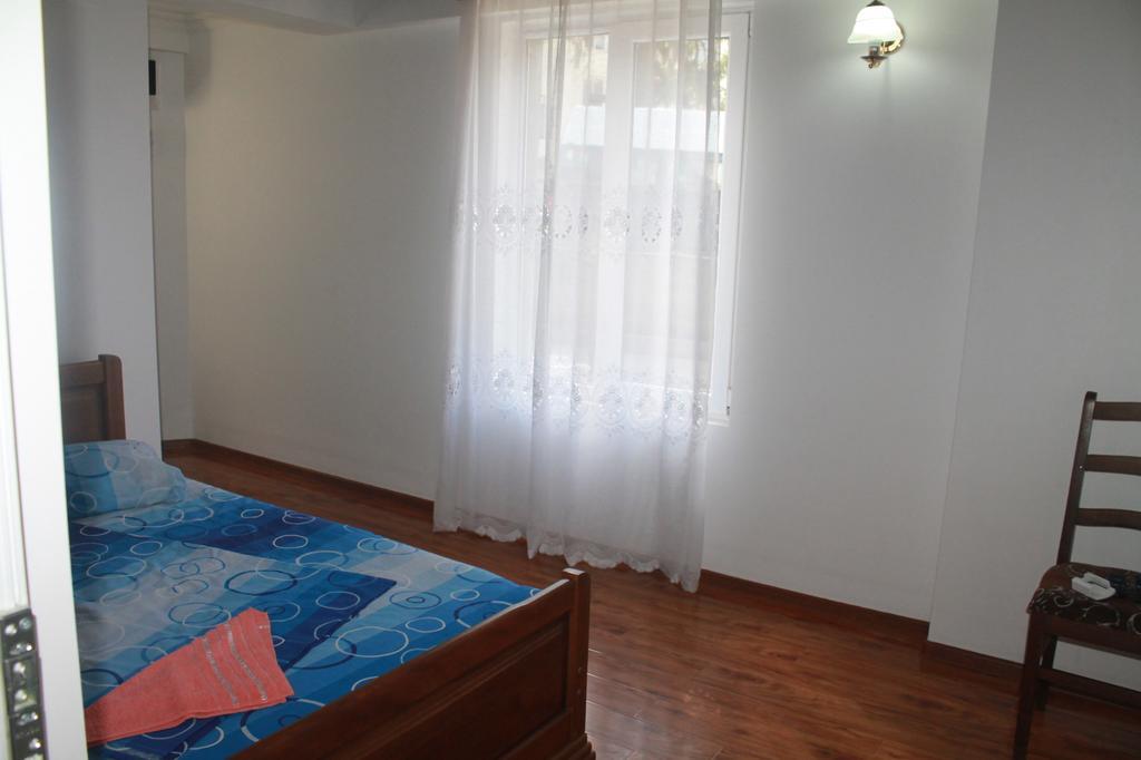 Guest House Maxim Makhinjauri Ngoại thất bức ảnh
