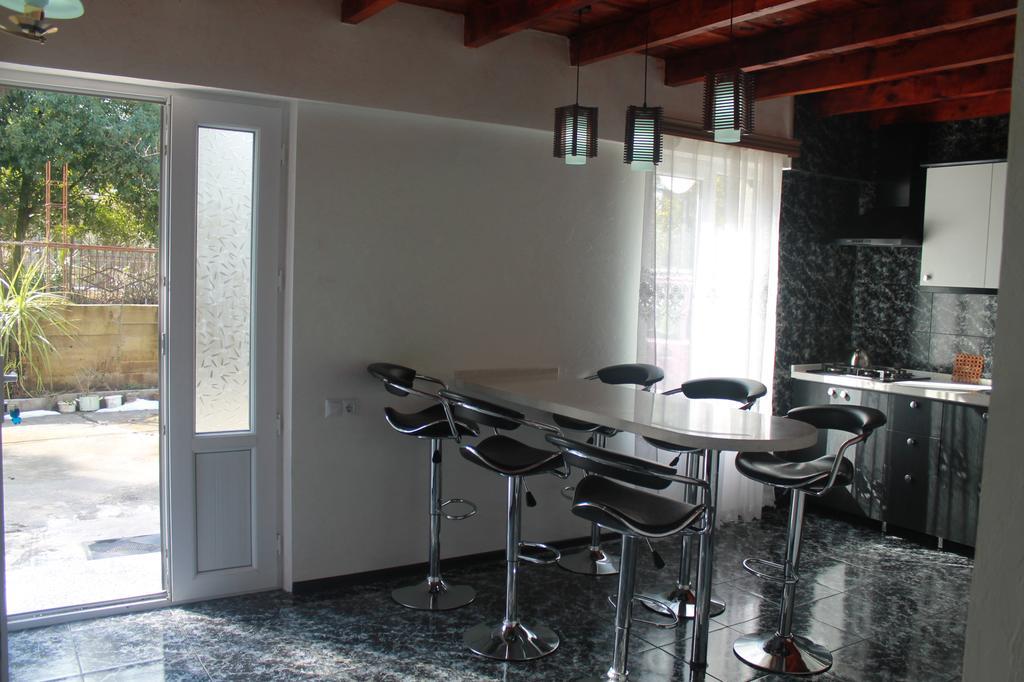 Guest House Maxim Makhinjauri Ngoại thất bức ảnh