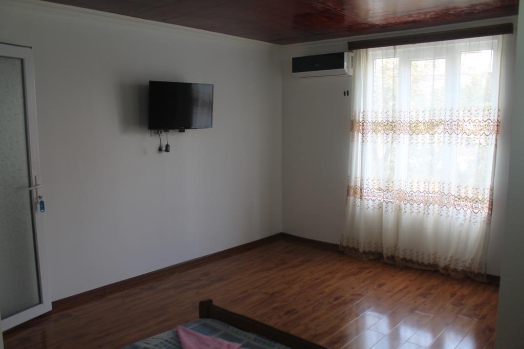 Guest House Maxim Makhinjauri Ngoại thất bức ảnh