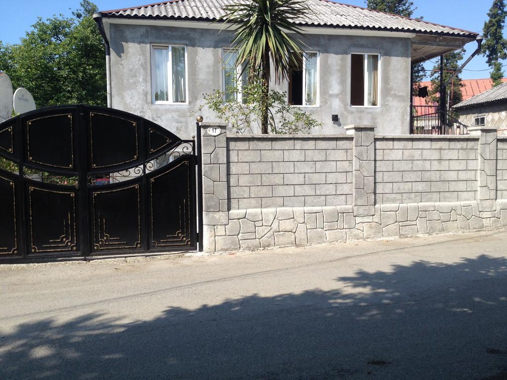 Guest House Maxim Makhinjauri Ngoại thất bức ảnh