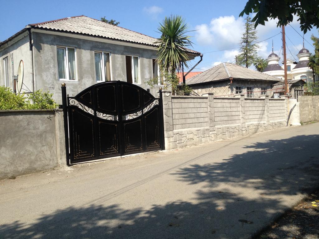 Guest House Maxim Makhinjauri Ngoại thất bức ảnh