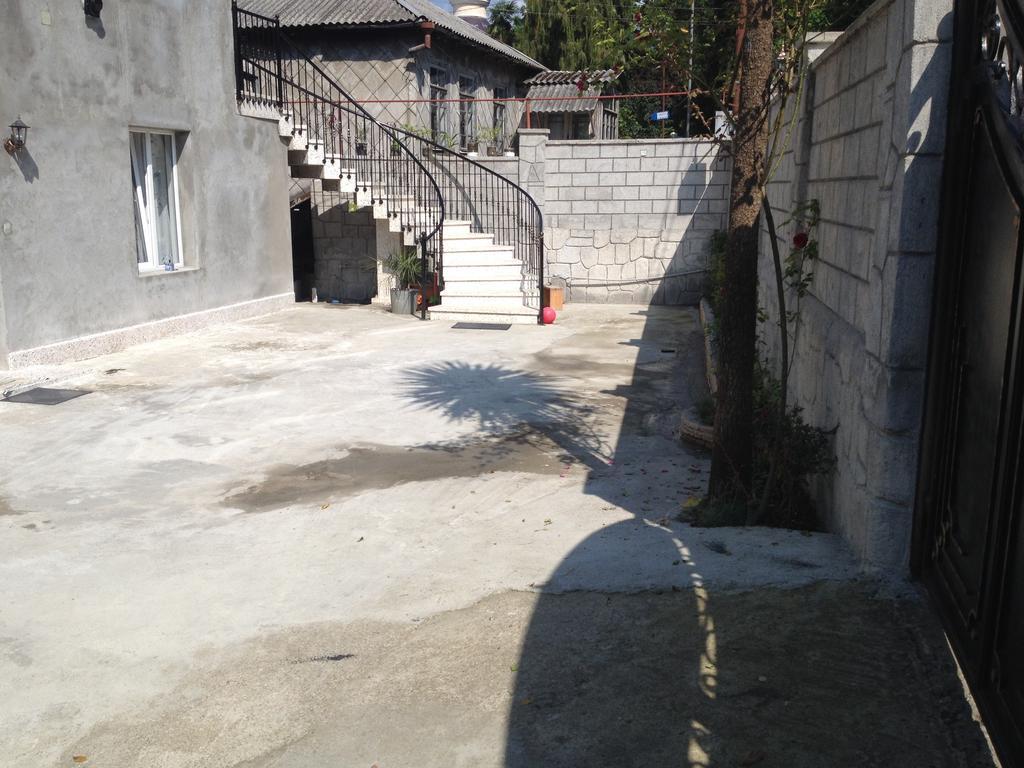 Guest House Maxim Makhinjauri Ngoại thất bức ảnh