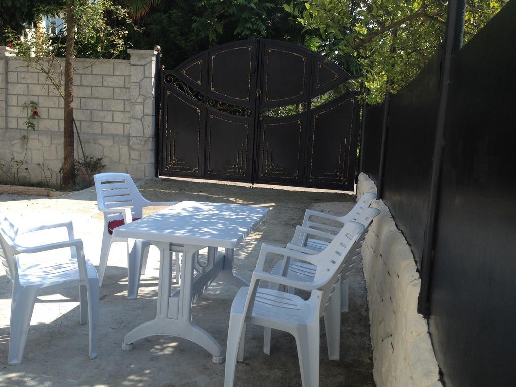 Guest House Maxim Makhinjauri Ngoại thất bức ảnh