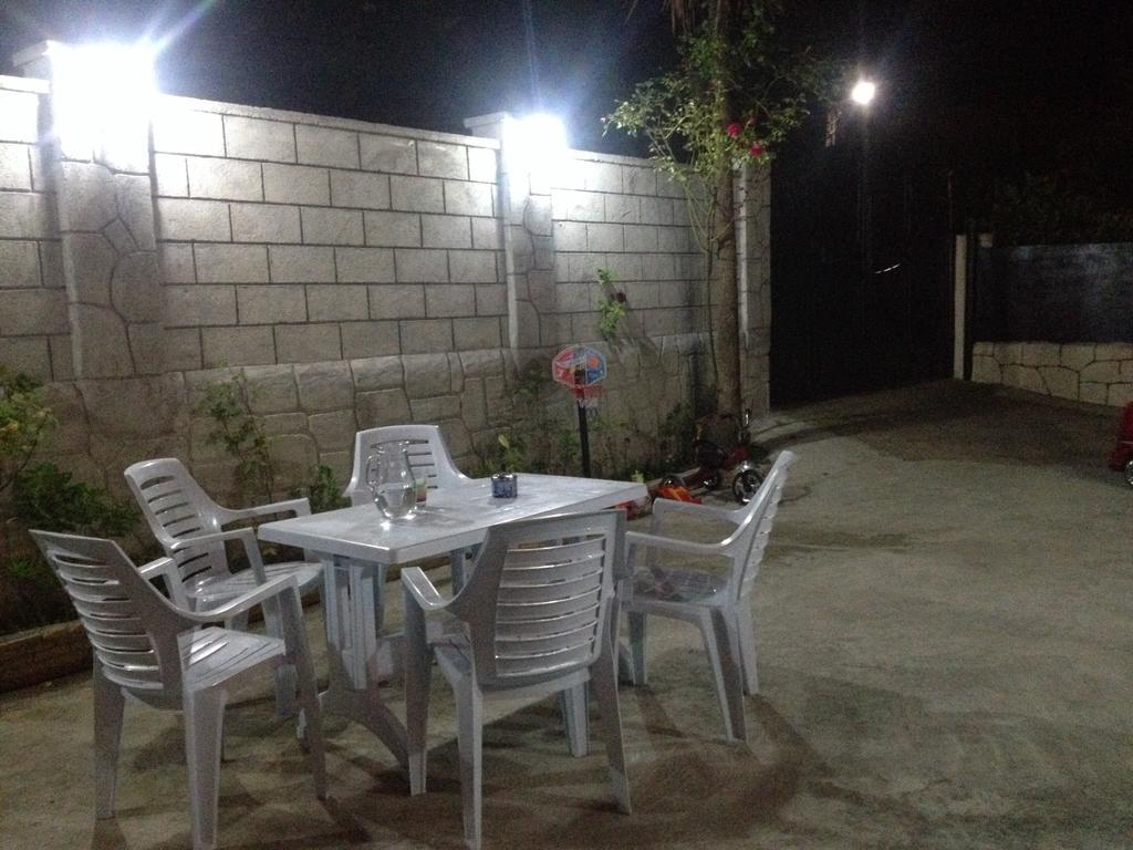 Guest House Maxim Makhinjauri Ngoại thất bức ảnh