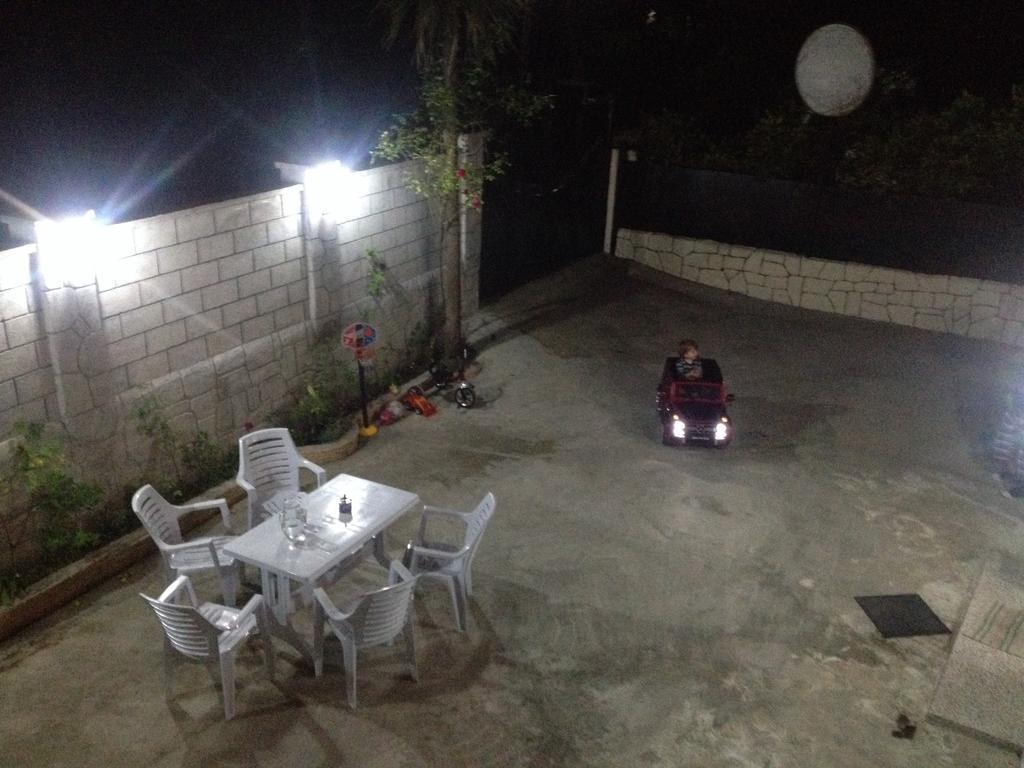 Guest House Maxim Makhinjauri Ngoại thất bức ảnh