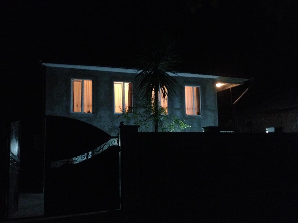 Guest House Maxim Makhinjauri Ngoại thất bức ảnh