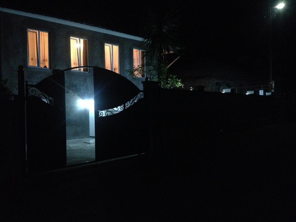 Guest House Maxim Makhinjauri Ngoại thất bức ảnh