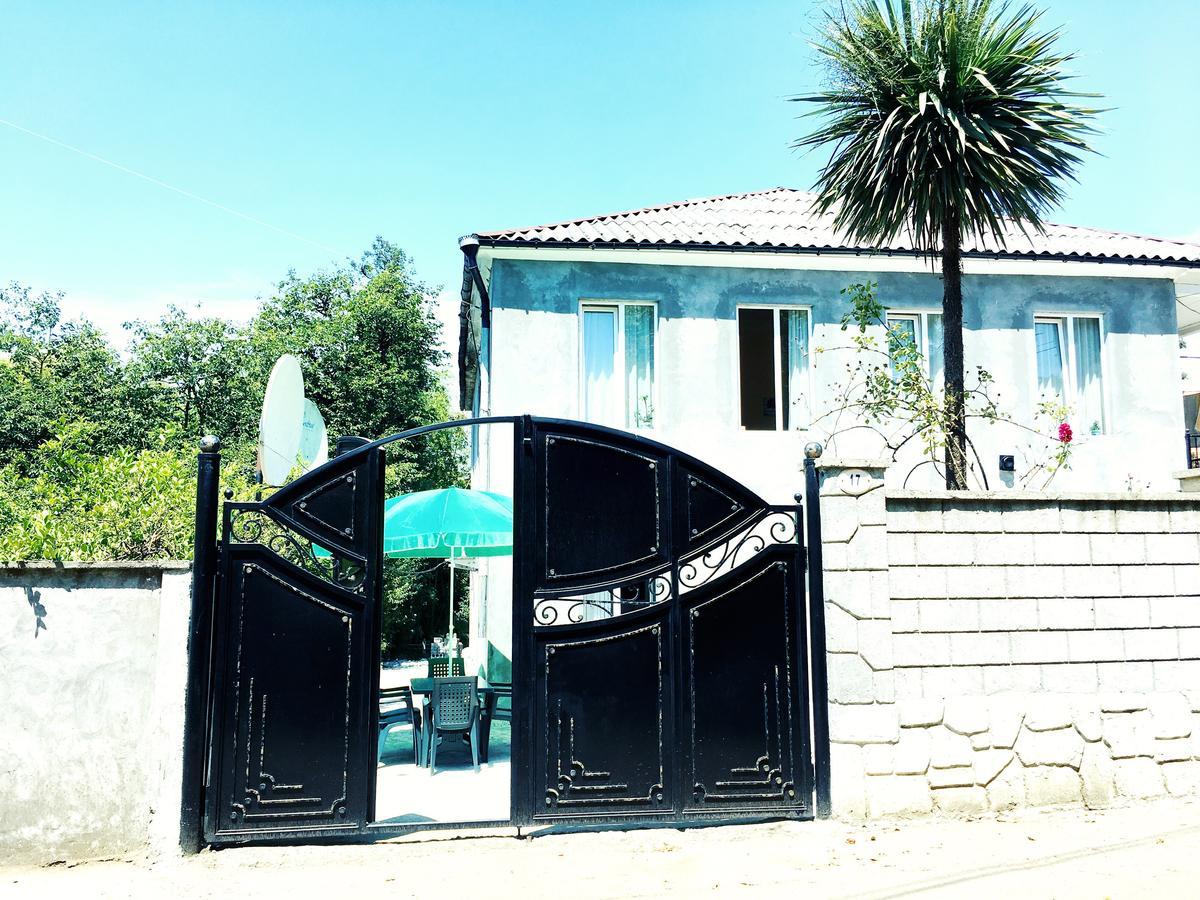 Guest House Maxim Makhinjauri Ngoại thất bức ảnh