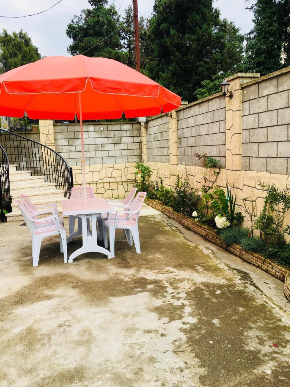 Guest House Maxim Makhinjauri Ngoại thất bức ảnh
