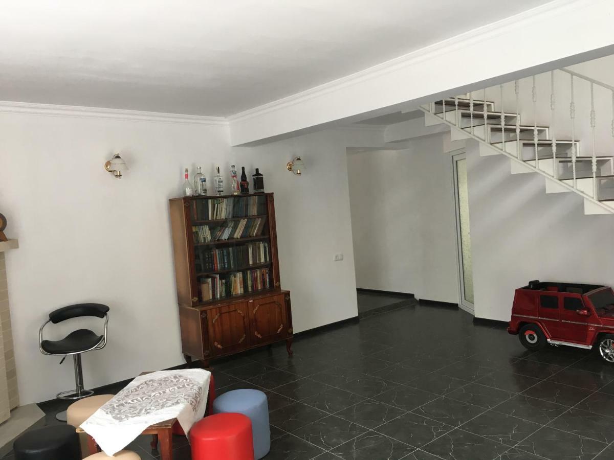 Guest House Maxim Makhinjauri Ngoại thất bức ảnh